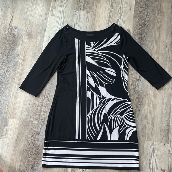 Blank & white dress - Picture 2 of 3